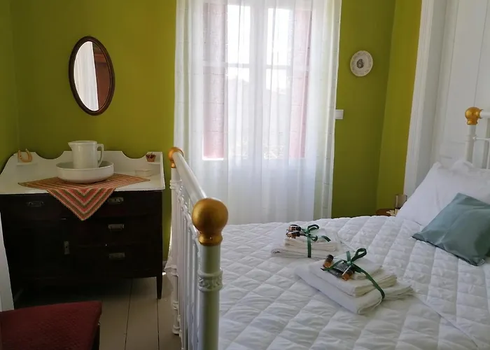 Traditional Olive House - בית נופש