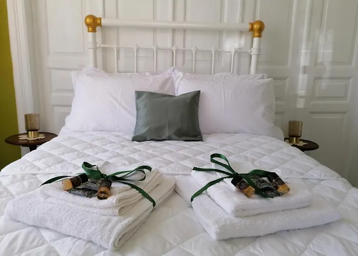 Traditional Olive House - בית נופש